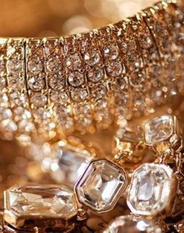 золотое украшение