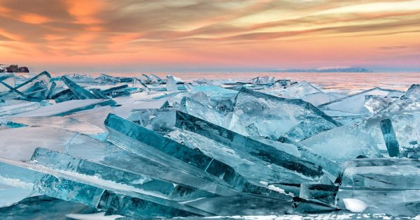 ледяные торосы на байкале