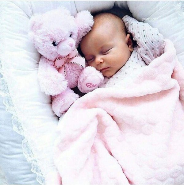 новорожденная девочка