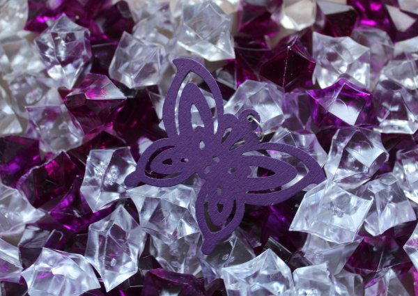 фиолетовая бабочка