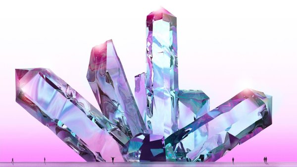 кристалл на белом фоне