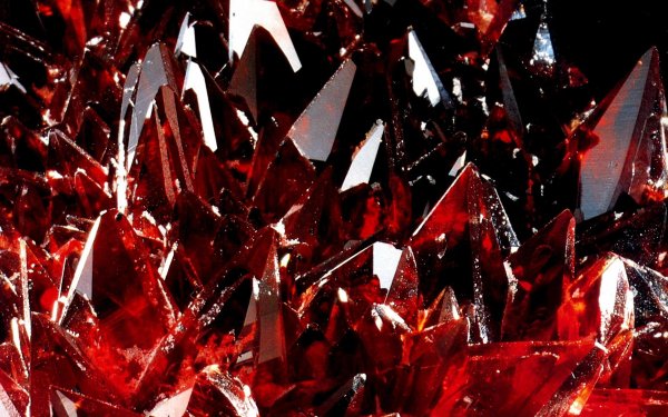 красные камни драгоценные