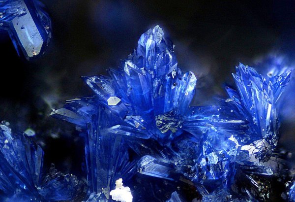 синие драгоценные камни