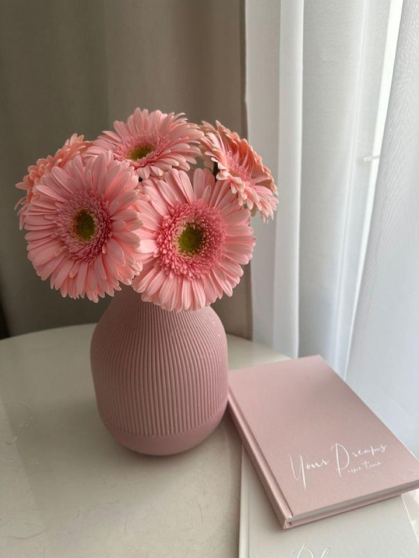 ваза розовая