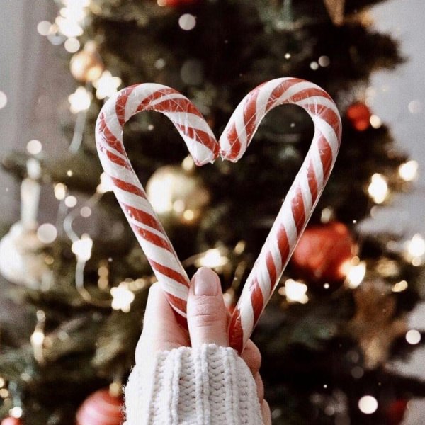 сердце из новогодних леденцов