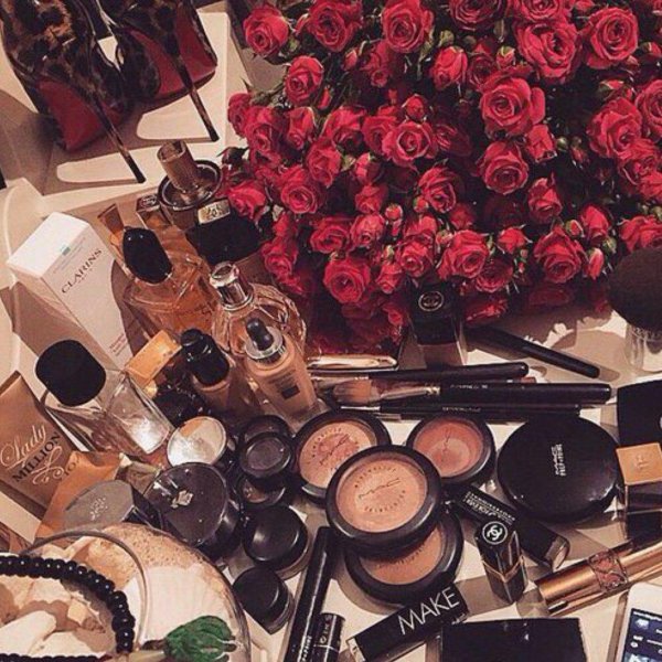 много косметики