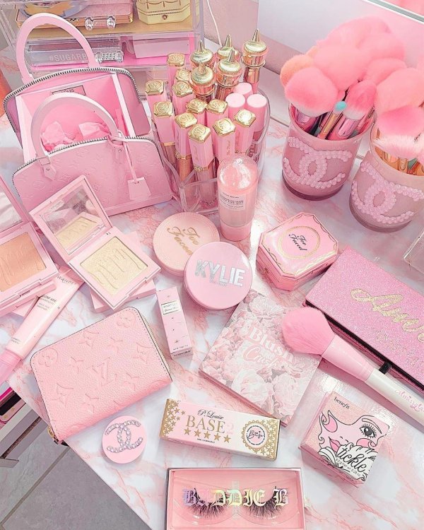 розовые предметы