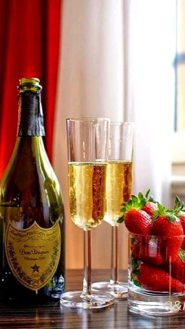 шампанское клубника