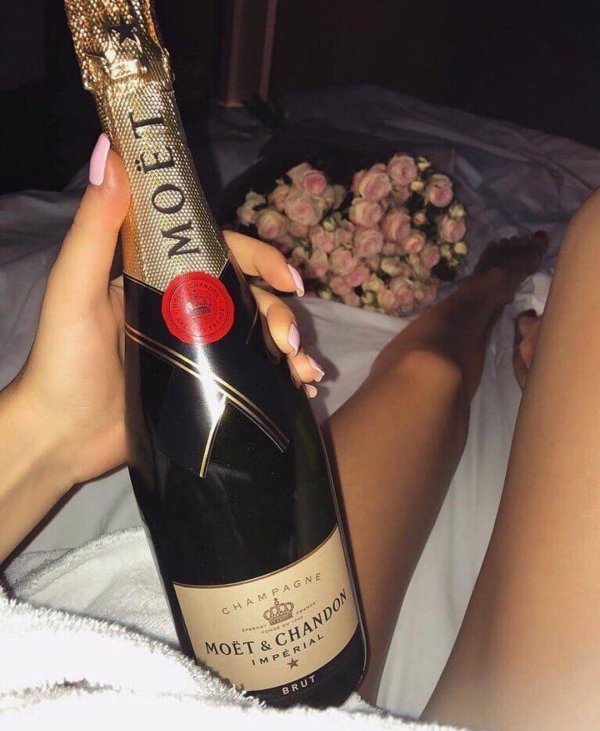 шампанское в руке