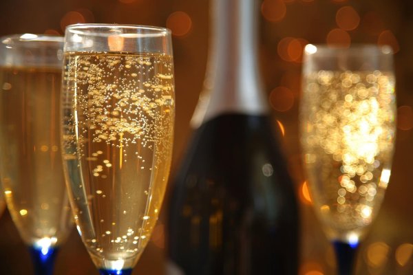 шампанское в бокалах