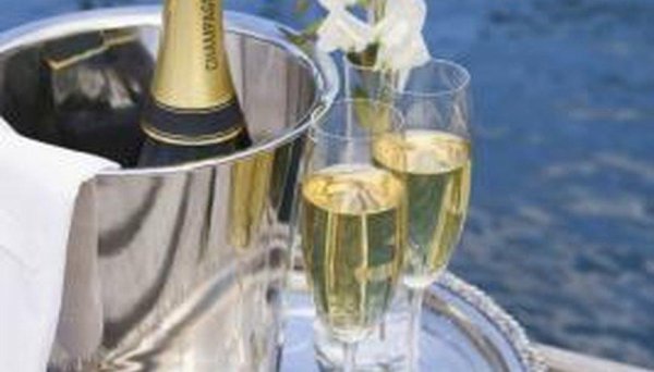 бокал шампанского