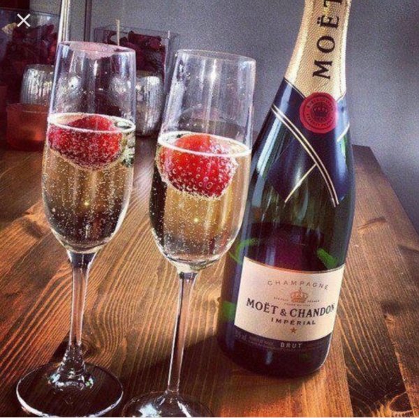 шампанское и бокалы