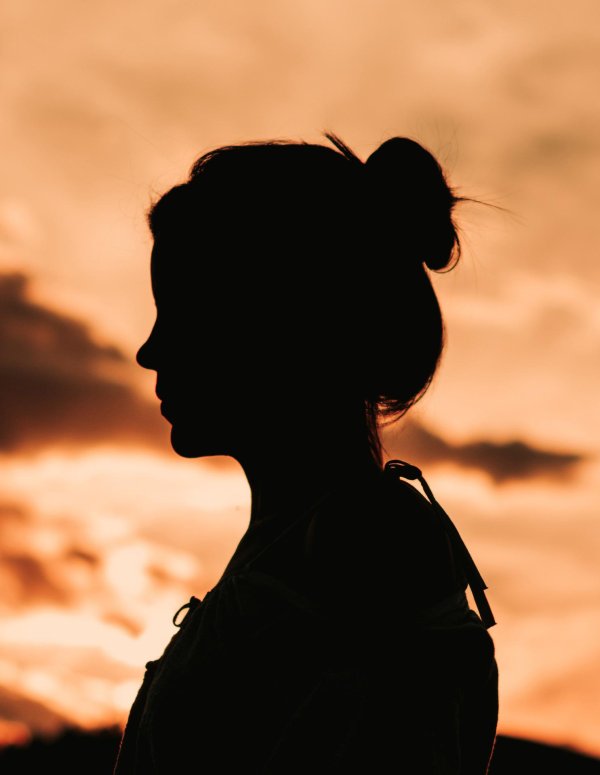 женские силуэты