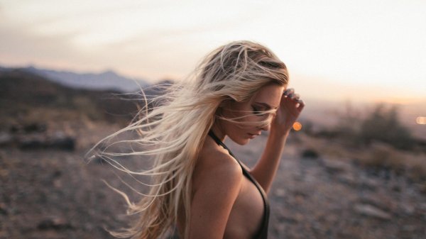 девушки со светлыми волосами