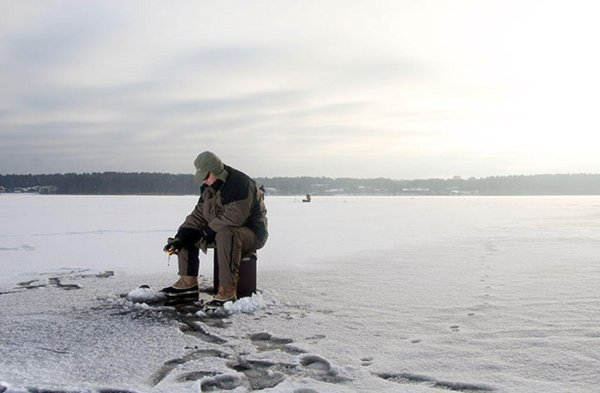 рыбак зимой