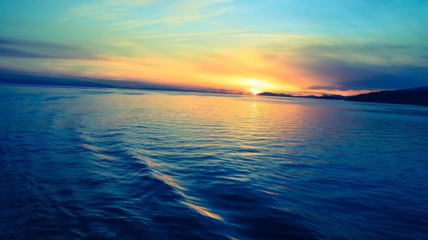 закат над морем