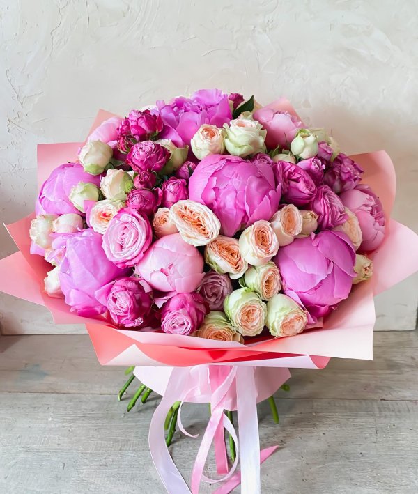 букет розовых пионов