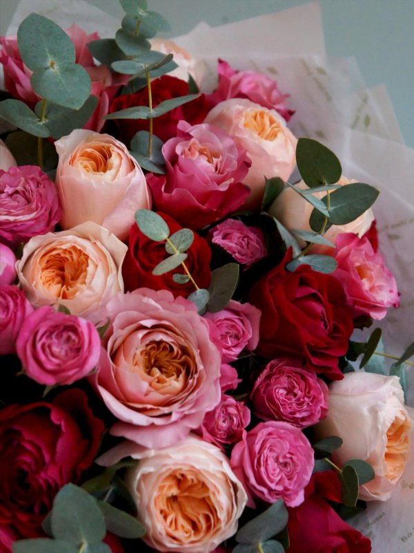 букет из пионовидных роз