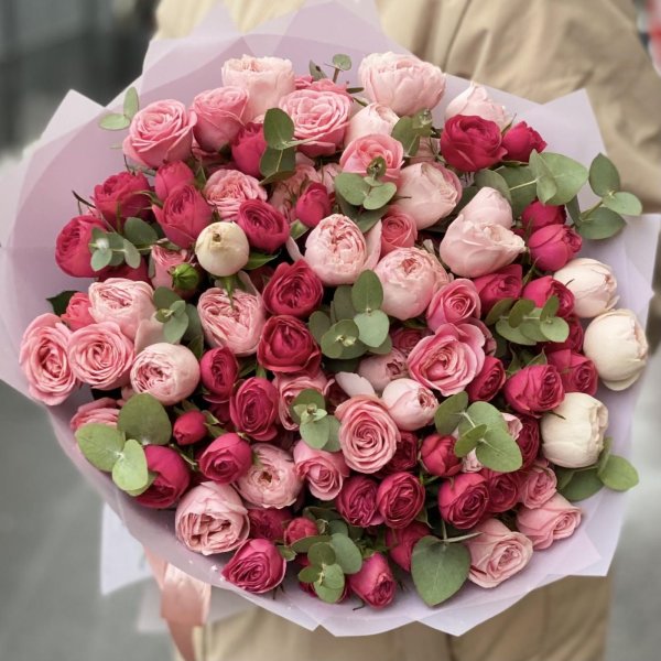 букет из пионовидных роз