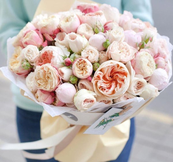 букет роз пионовидных