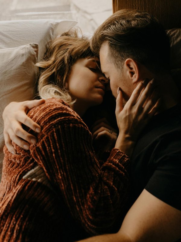 обнять близкого человека