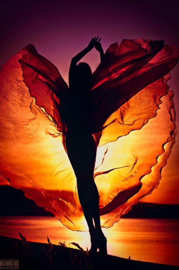 танец на фоне заката