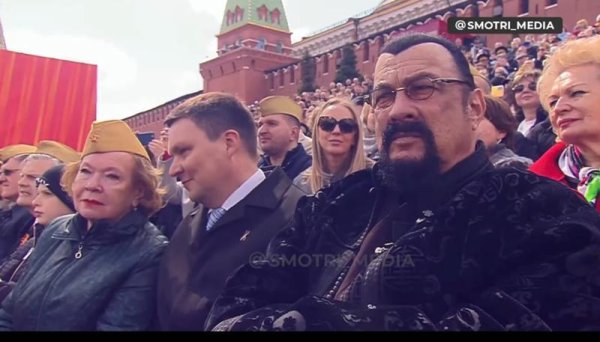 стивен сигал на красной площади