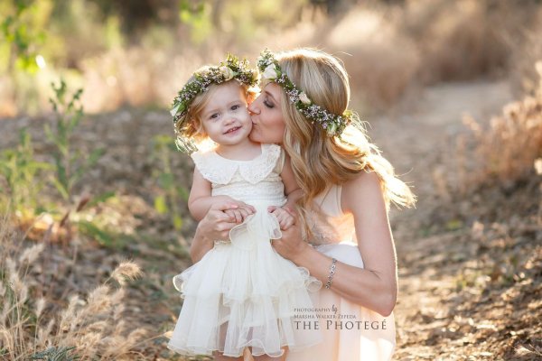 красивая мама с дочкой