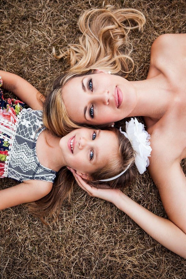 фотосессия мама дочка в цветах