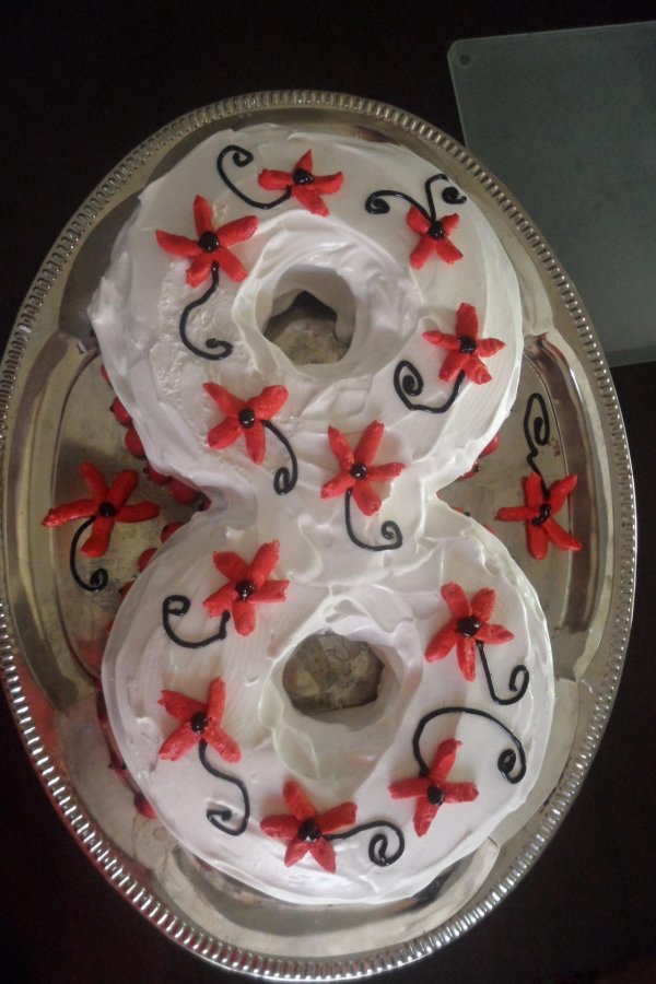 торт в виде восьмерки