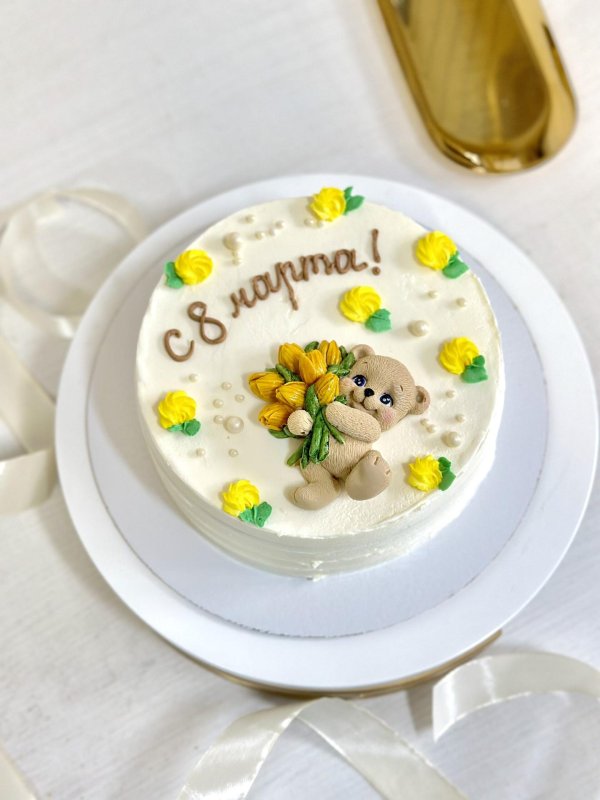 декор торта на 8 марта