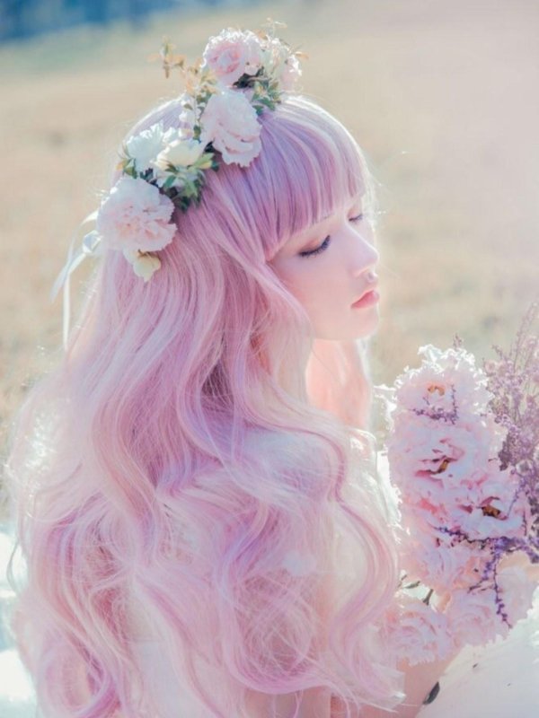 розовый парик