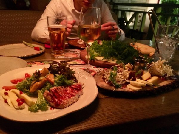 ужин в кафе