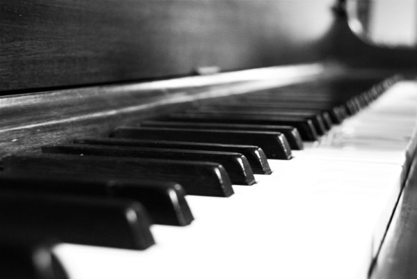 чёрно белые клавиши