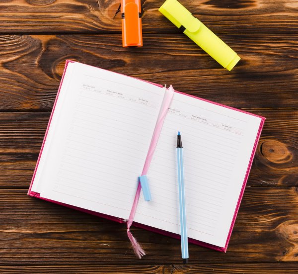 блокнот с ручками