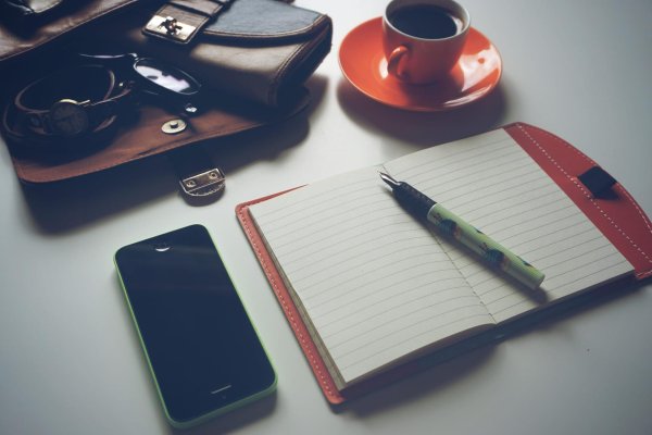 ручка и блокнот