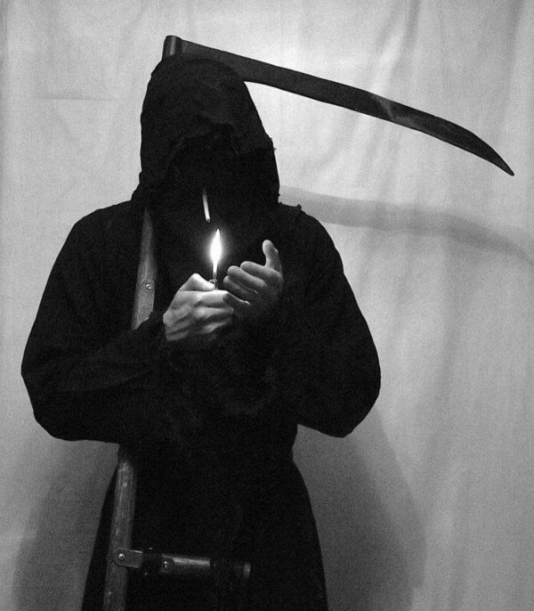 человек в капюшоне