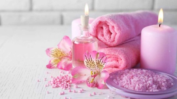 косметика на розовом фоне