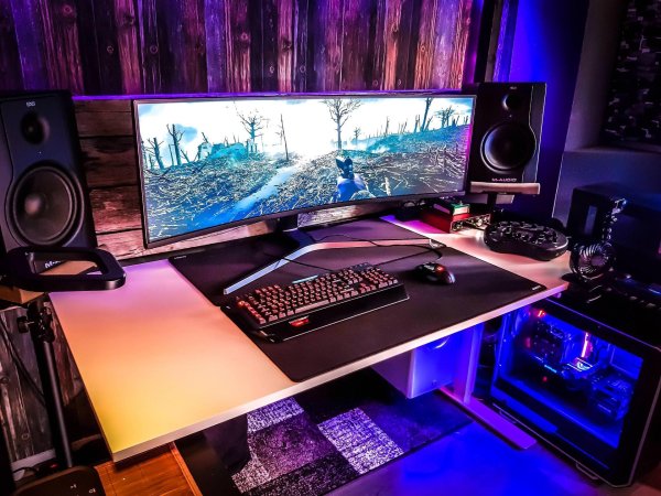стол для компьютера игровой
