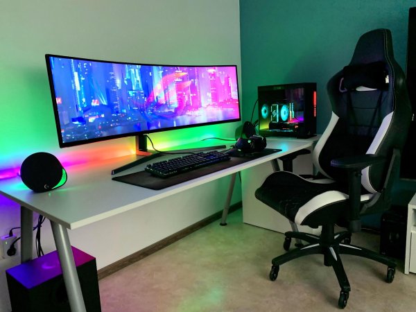 игровой компьютерный стол