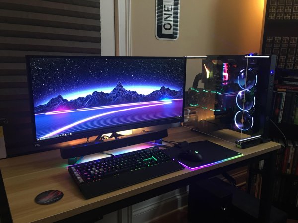 крутой компьютерный стол