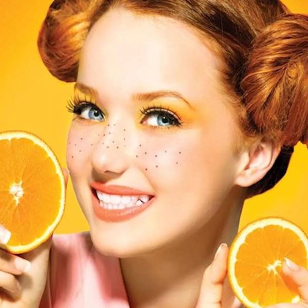 девушка с мандаринами