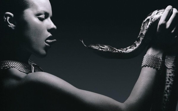 девушка змей