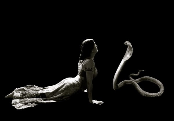 девушка змей