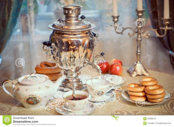 самовар на столе