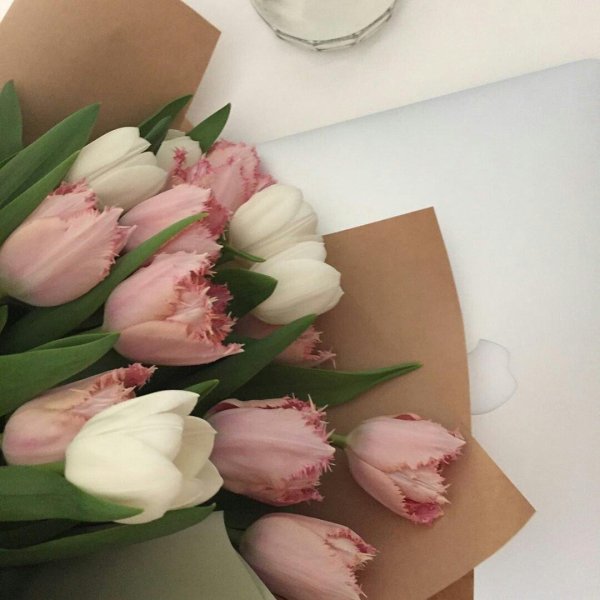 стильный букет тюльпанов