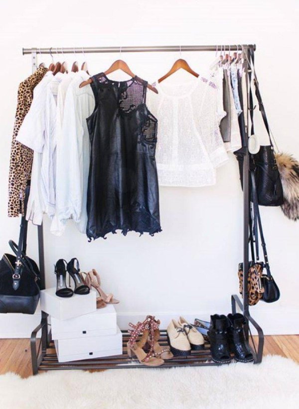 гардеробная с вещами