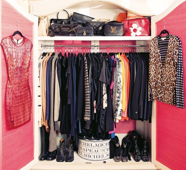 шкаф с одеждой