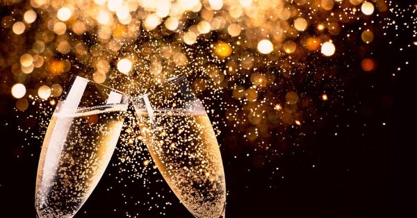 два бокала шампанского