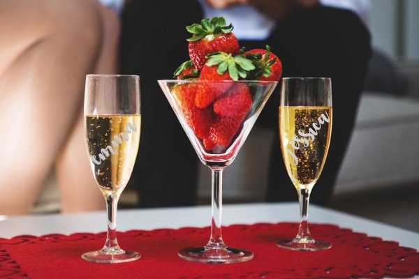 шампанское с клубникой